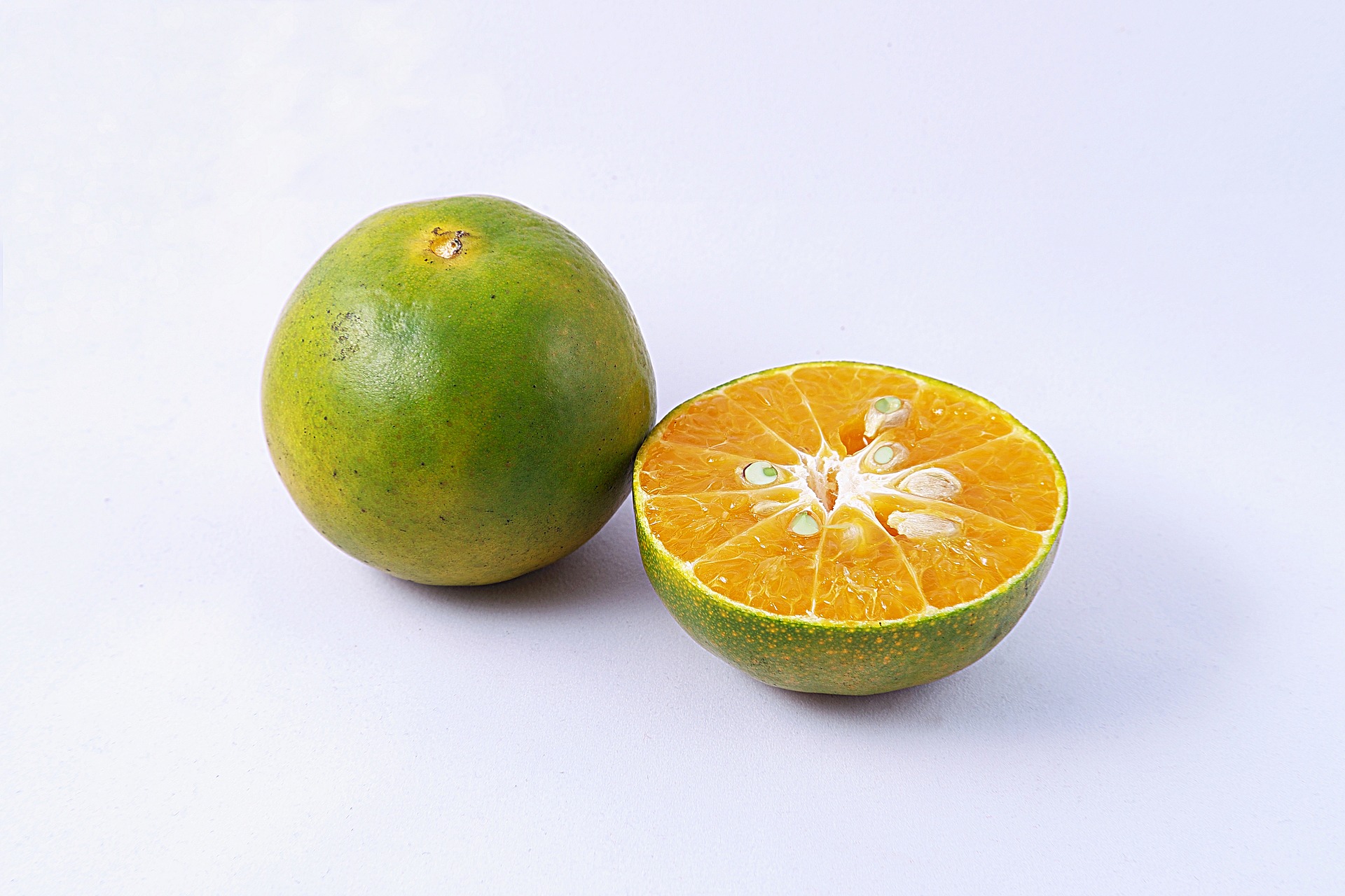 Грин мандарин. Мандарин Танжерин зеленый. Танжерин фрукт. Зеленые мандарины сорт. Мандарин Citrus reticulata Blanco.